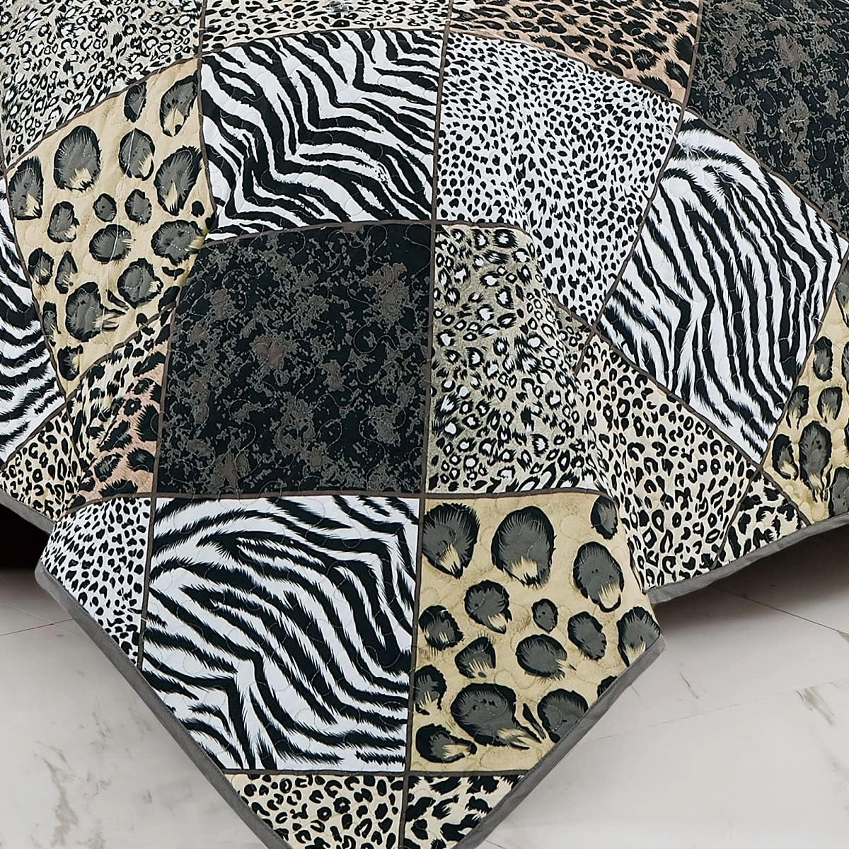 3 Piece Animal Print Bedspread Leopard Zebra Cheetah Printed Quilt Set Jungle Rustic Cabin Theme Bedding Reversible Black White Queen Size Coverlet for All Season (Queen, Black)
