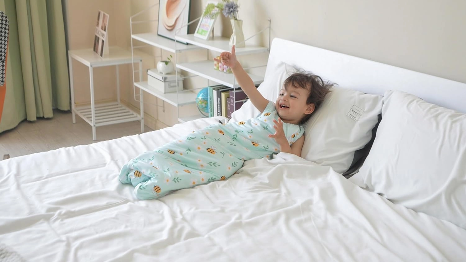 Baby Sleep Sack 0-6M 1.0 Tog 95% Rayon from Bamboo 5% Spandex Breathable Sleep Sacks Baby Quilted Wearable Blanket 2-Way Zipper Lightweight Little bee