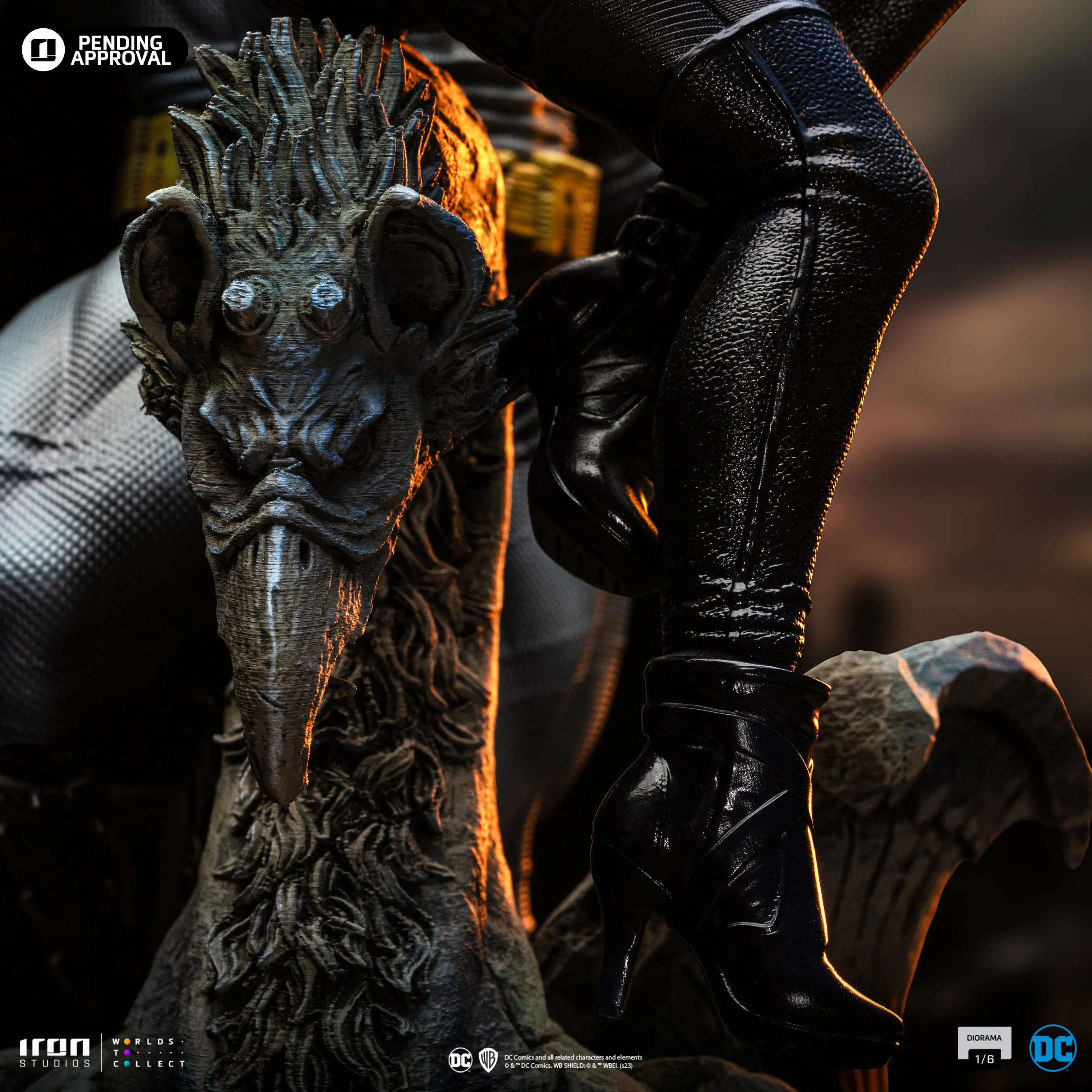 Batman and Catwoman Diorama 1/6 Scale Statue Pre-order