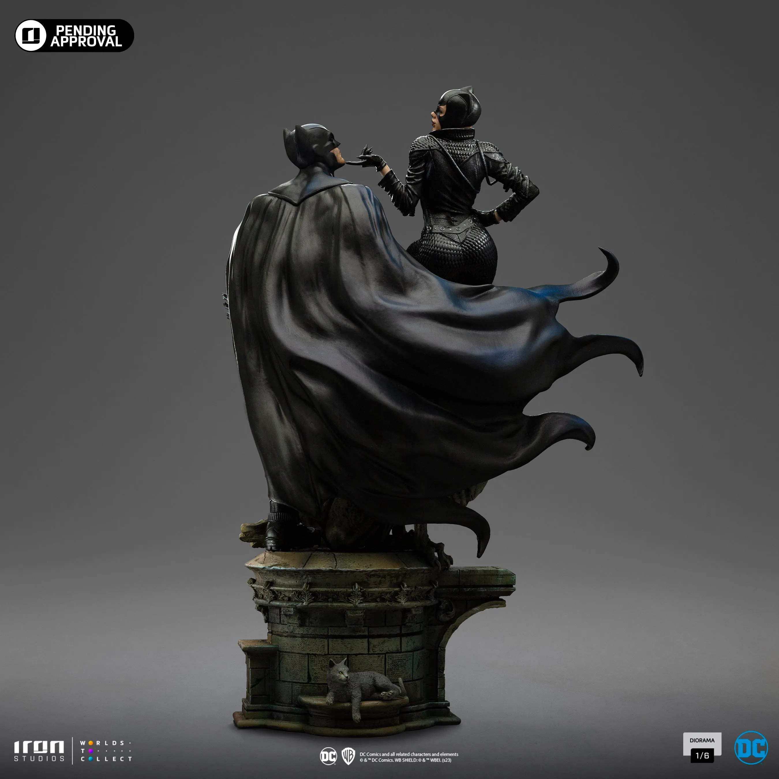 Batman and Catwoman Diorama 1/6 Scale Statue Pre-order