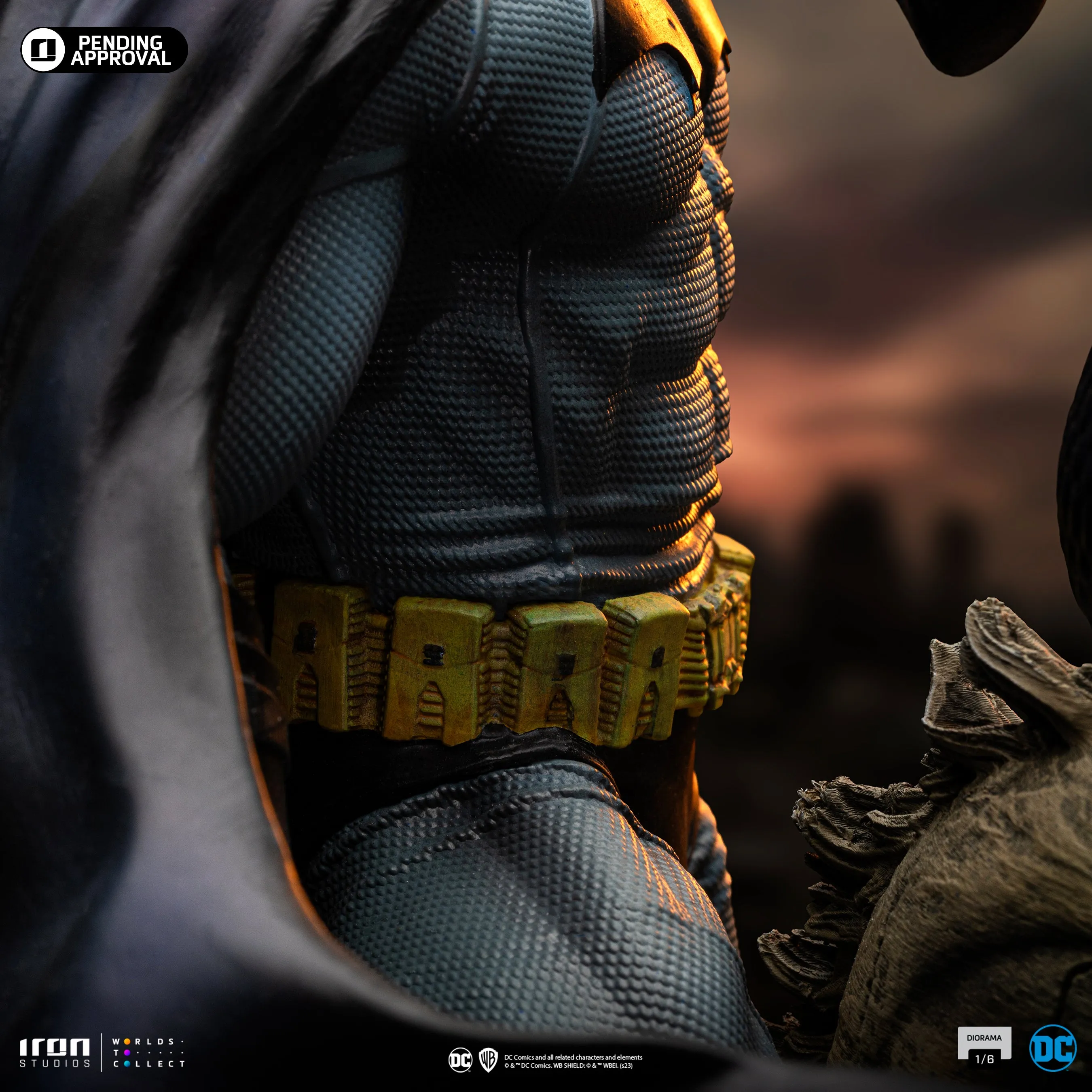 Batman and Catwoman Diorama 1/6 Scale Statue Pre-order