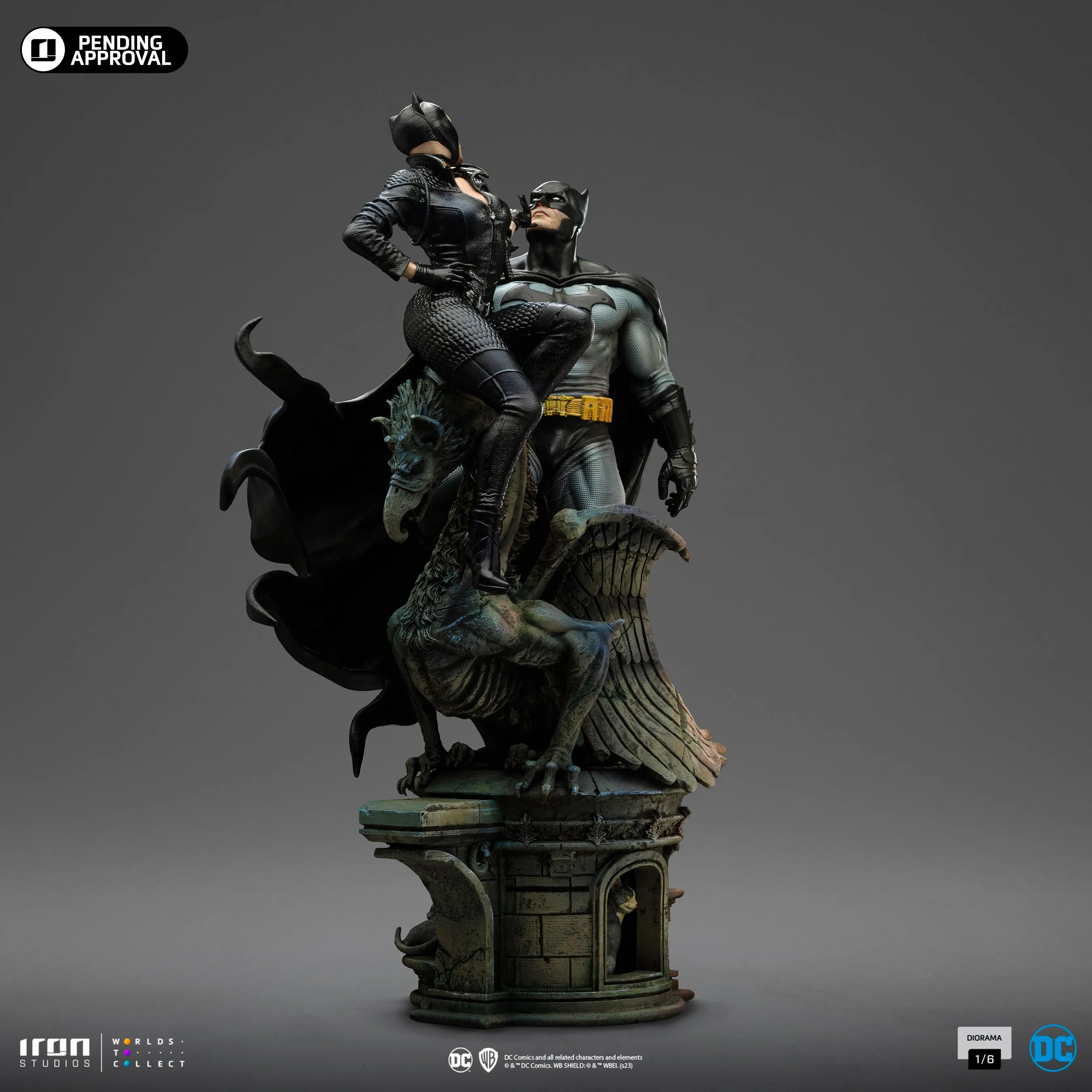 Batman and Catwoman Diorama 1/6 Scale Statue Pre-order
