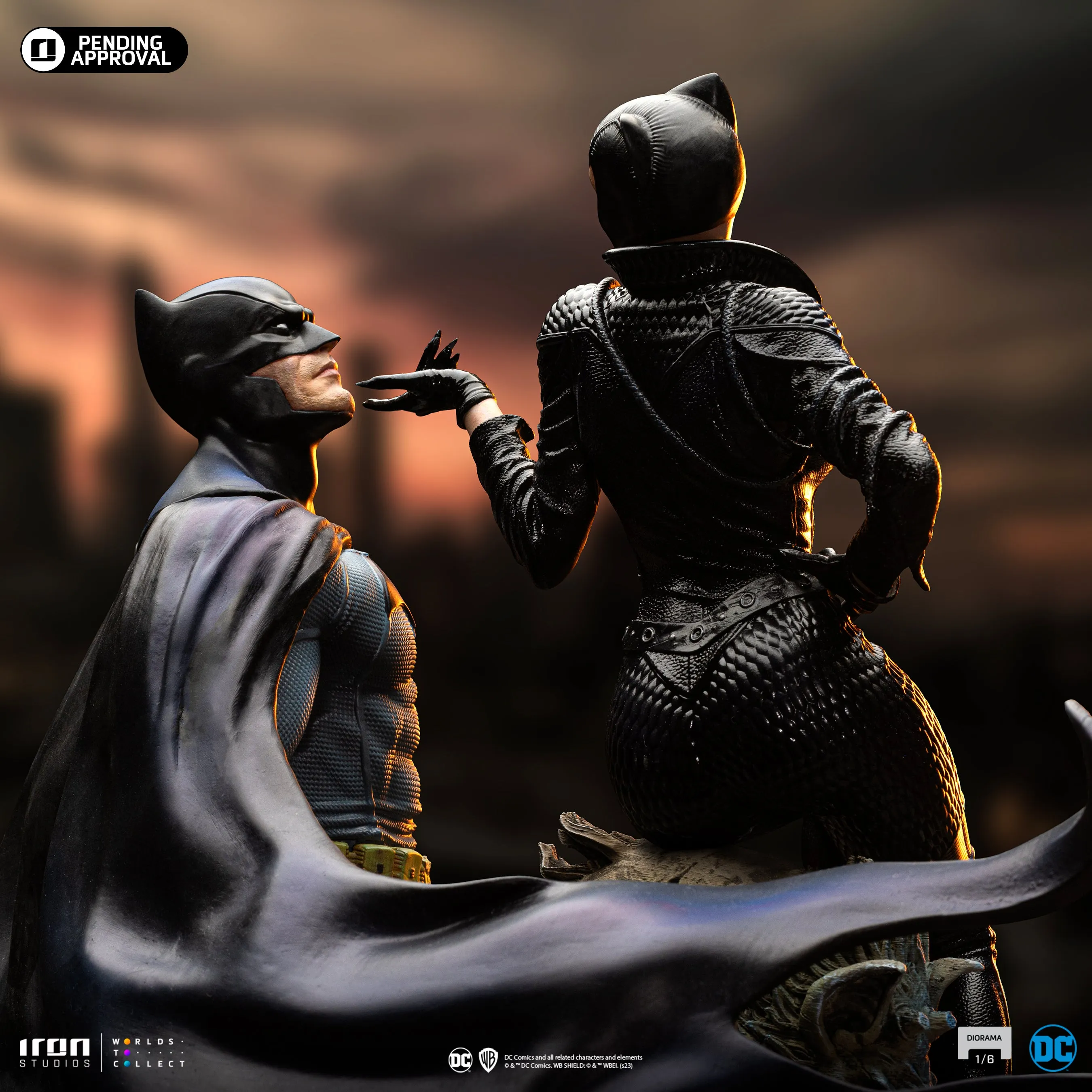 Batman and Catwoman Diorama 1/6 Scale Statue Pre-order