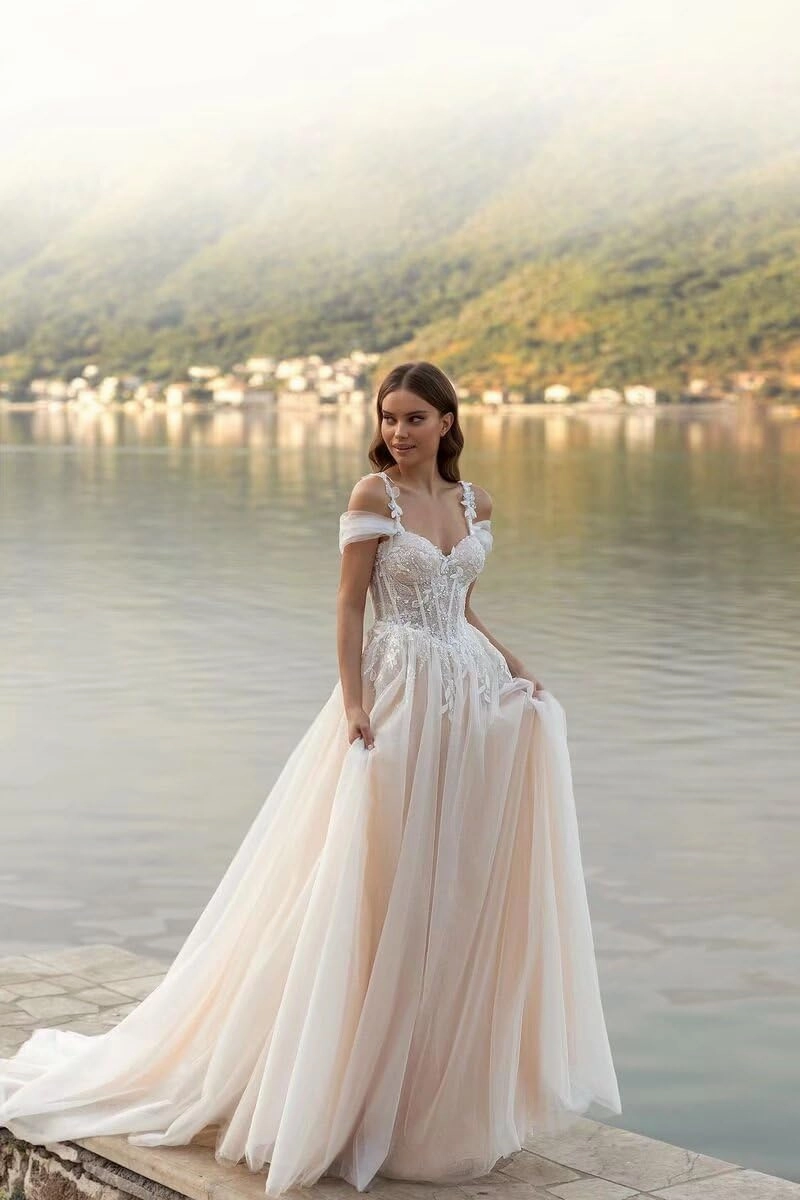 Boho Off Shoulder Tulle Wedding Dresses for Bride Lace Applique Long Train Bridal Gowns