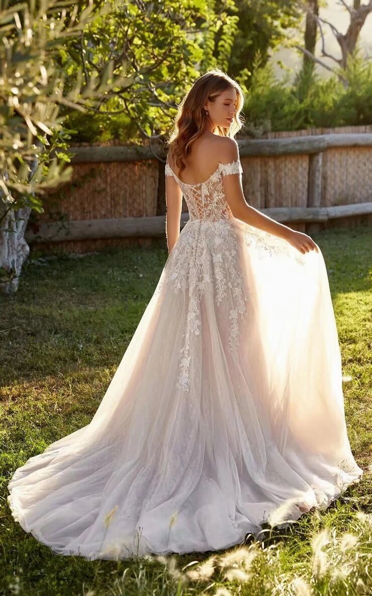 Boho Off Shoulder Tulle Wedding Dresses for Bride Lace Applique Long Train Bridal Gowns