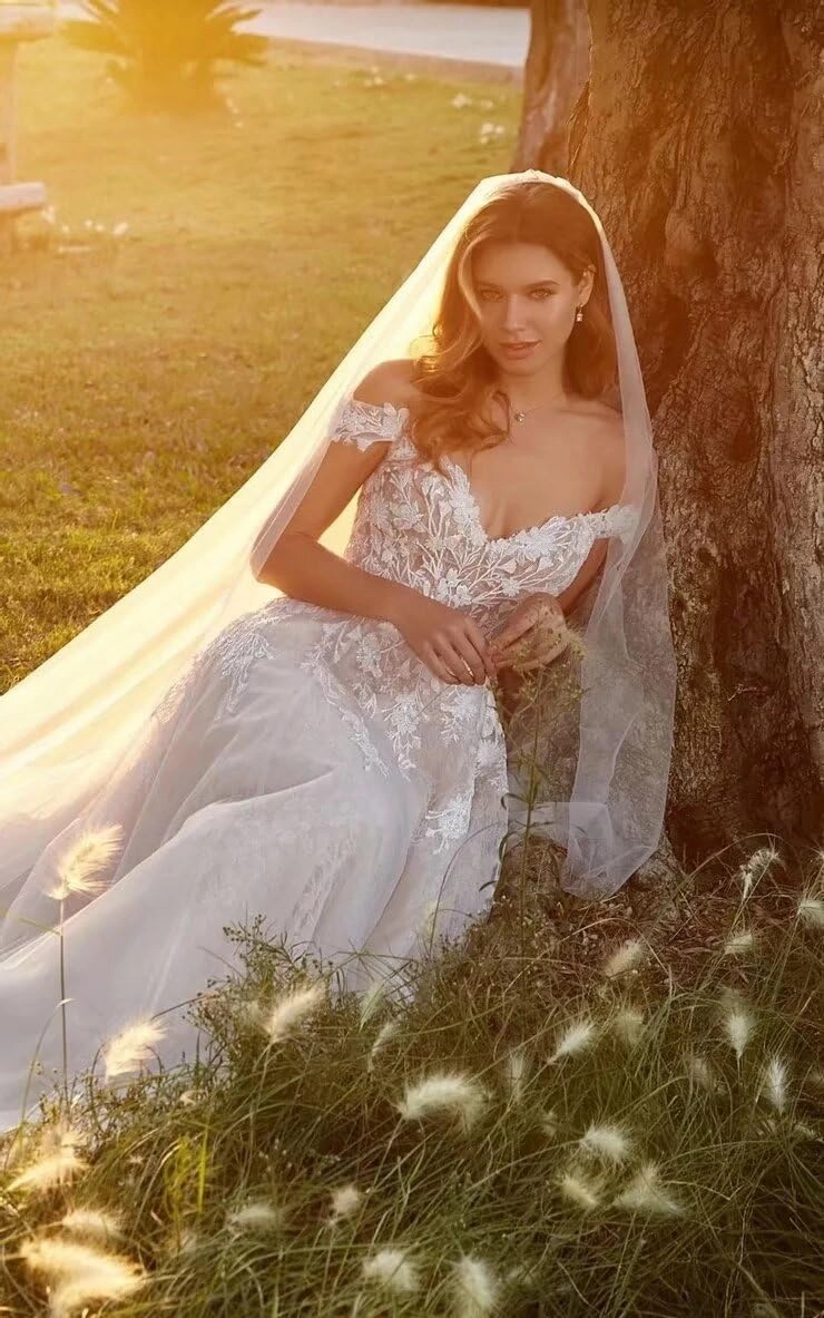 Boho Off Shoulder Tulle Wedding Dresses for Bride Lace Applique Long Train Bridal Gowns