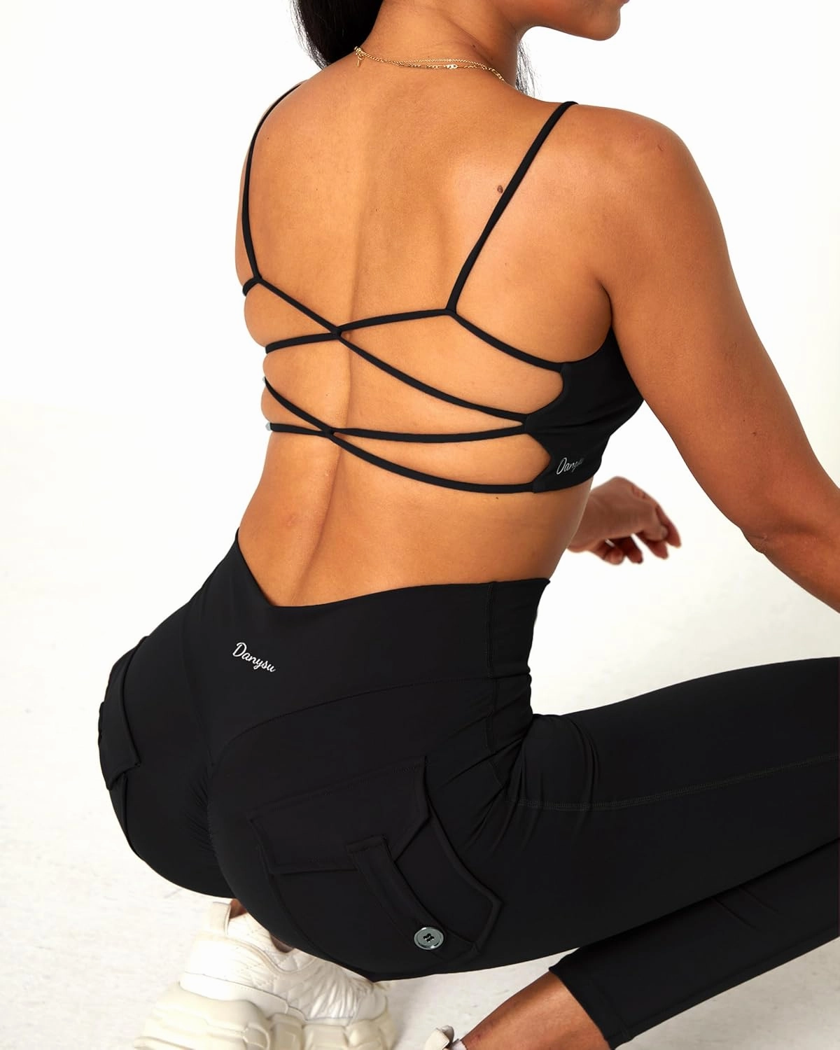 Danysu Backless Sports Bra Soft Workout Tops with Removable Padded Yoga Training Bras Strappy Going Out Top