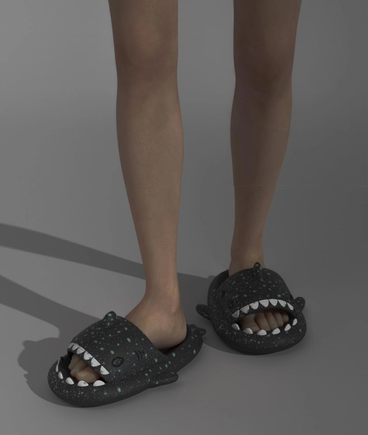 Jfxgjuv Sharklas Polares Sharky Chanclas Originales Angler Fish Slides Glow in The Dark Cloud Shark Slides Thick Sole Non Slip Open Toe Shark Slippers for Women Men