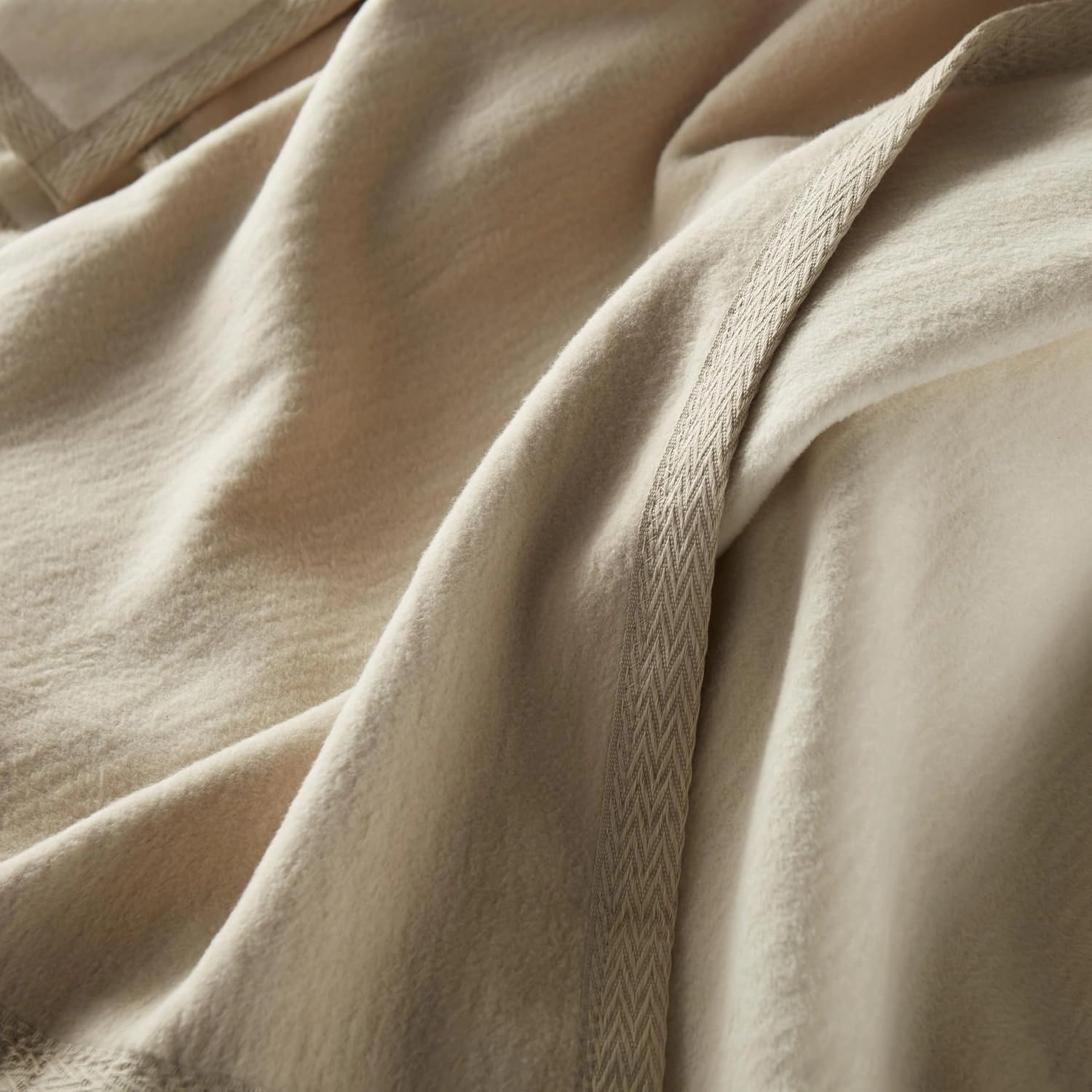Peacock Alley Favorite Luxury Reversible Cotton Blanket for Year Around Use - 100% Long Staple Cotton, Imported from Portugal - King, Flint