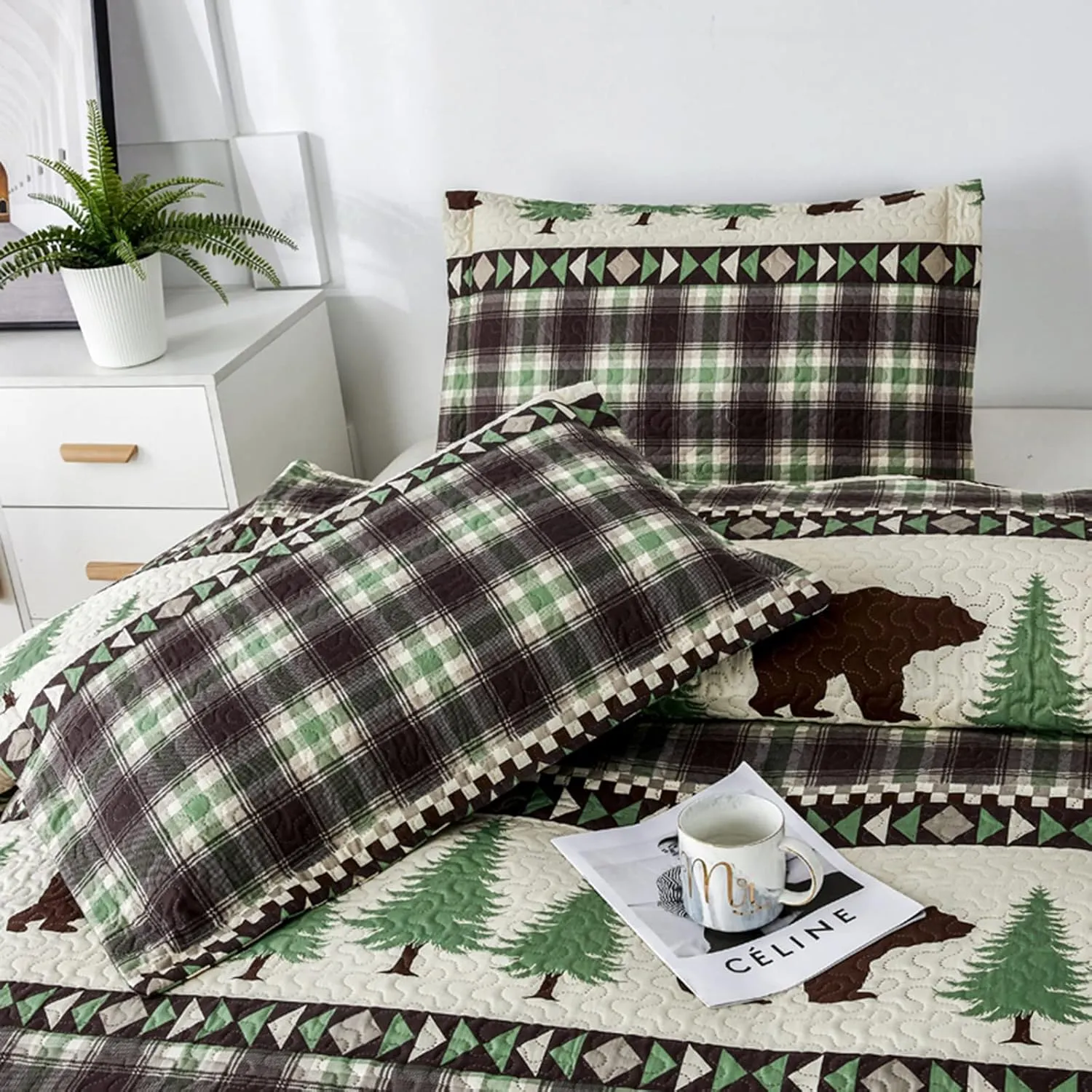 Quilts Queen Size, 3Pcs Rustic Cabin Bedspread Coverlet Set Brown Bear Green Pine Tree Bedding Set Lightweight Soft Reversible Plaid Stripe Bed Cover Set Farmhouse Decor for All Season(90"x 90")