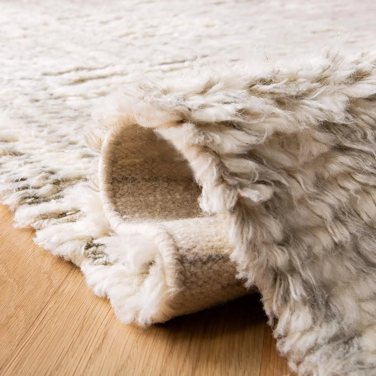 SAFAVIEH Manhattan Collection Runner Rug - 2'3" x 8', Ivory & Grey, Hand-Knotted Modern Tassel Wool & Viscose, Ideal for High Traffic Areas in Living Room, Bedroom (MAN464F)