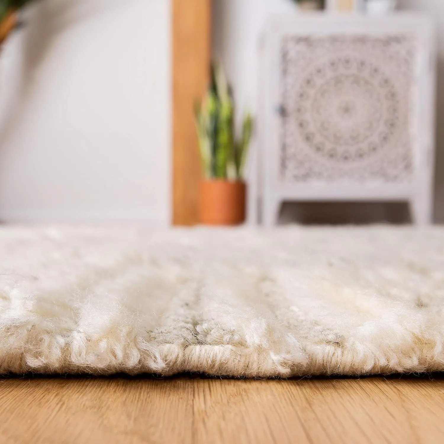 SAFAVIEH Manhattan Collection Runner Rug - 2'3" x 8', Ivory & Grey, Hand-Knotted Modern Tassel Wool & Viscose, Ideal for High Traffic Areas in Living Room, Bedroom (MAN464F)