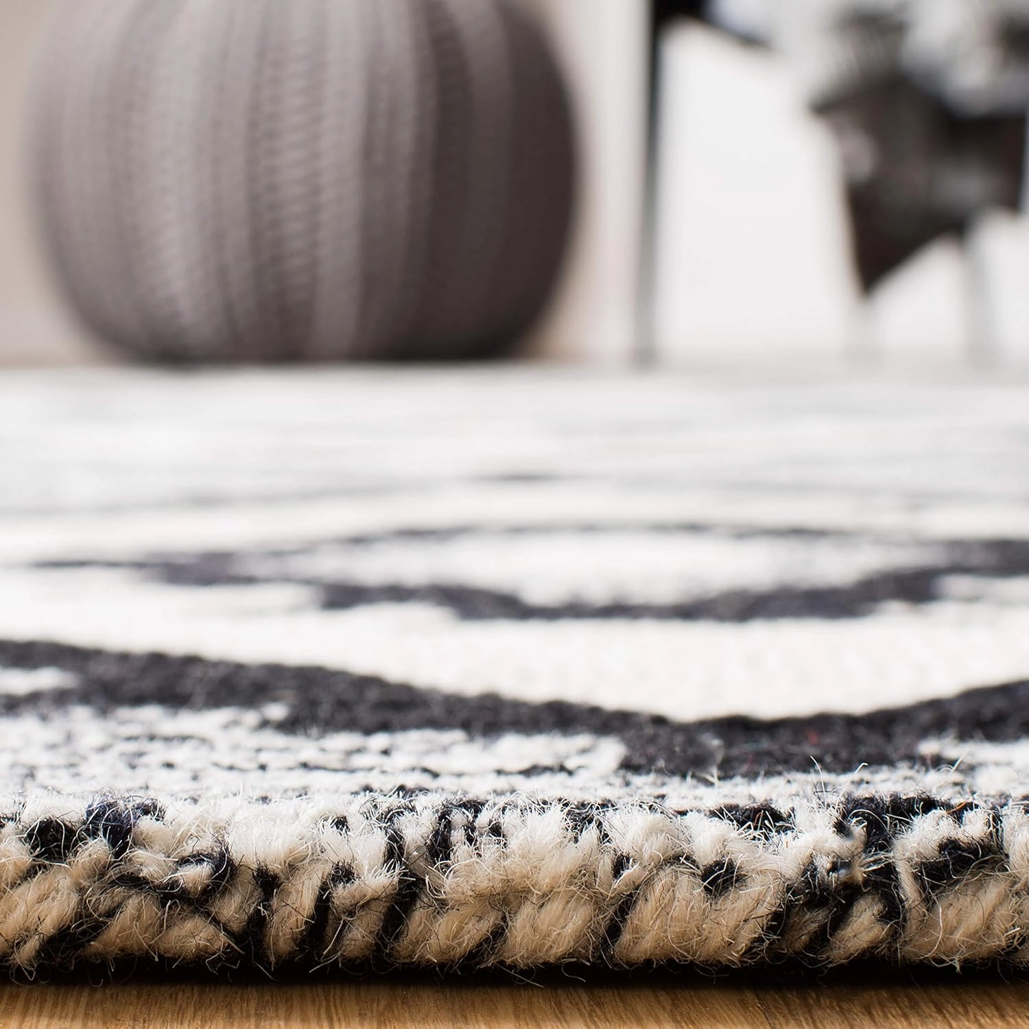 SAFAVIEH Aspen Collection Area Rug - 6' x 9', Charcoal & Black, Handmade Wool, Ideal for High Traffic Areas in Living Room, Bedroom (APN813Z)