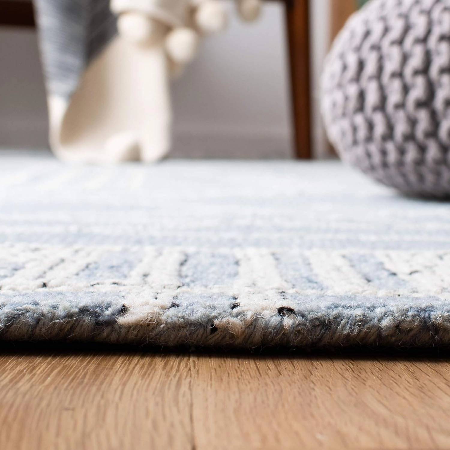 SAFAVIEH Micro-Loop Collection 5' Square Light Blue/Ivory MLP173M Handmade Premium Wool Area Rug
