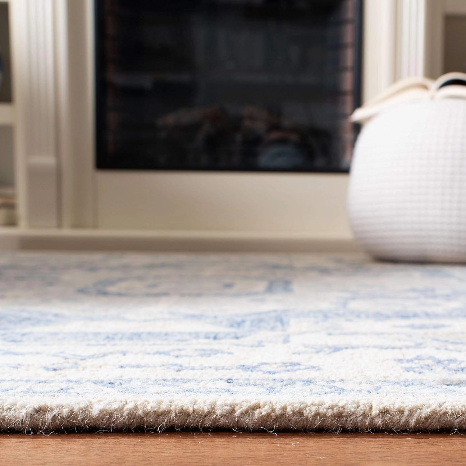 SAFAVIEH Micro-Loop Collection Area Rug - 8' x 10', Ivory & Blue, Handmade Shabby Chic Medallion Wool, Ideal for High Traffic Areas in Living Room, Bedroom (MLP503G)