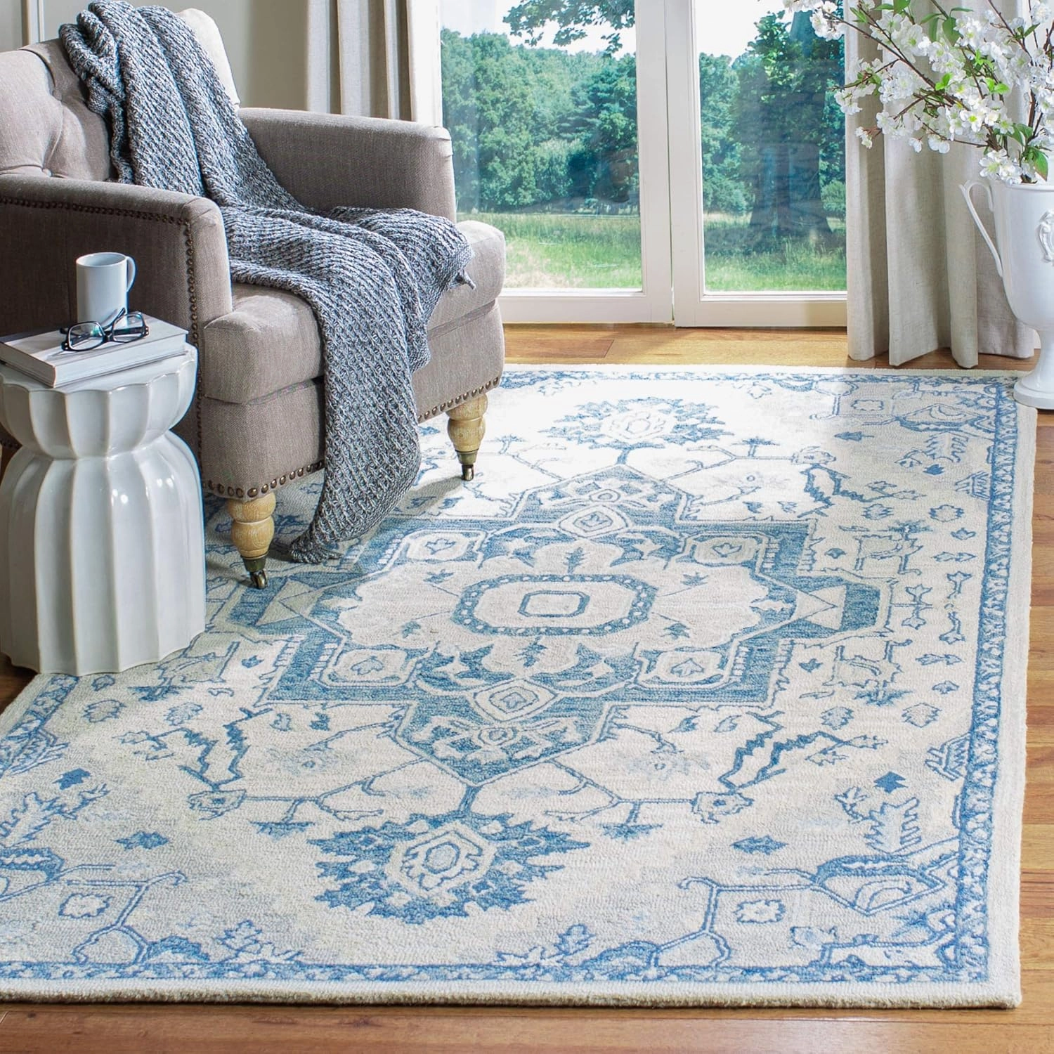 SAFAVIEH Micro-Loop Collection Area Rug - 8' x 10', Ivory & Blue, Handmade Shabby Chic Medallion Wool, Ideal for High Traffic Areas in Living Room, Bedroom (MLP503G)