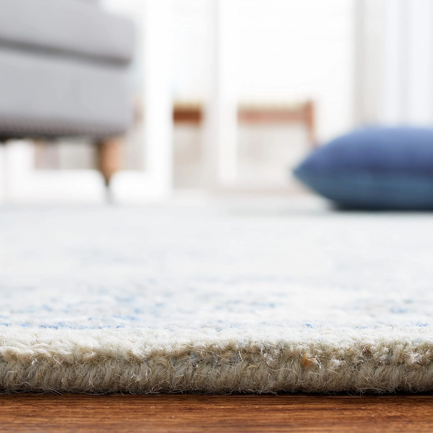 SAFAVIEH Micro-Loop Collection Area Rug - 9' x 12', Light Blue & Ivory, Handmade Wool, Ideal for High Traffic Areas in Living Room, Bedroom (MLP536L)
