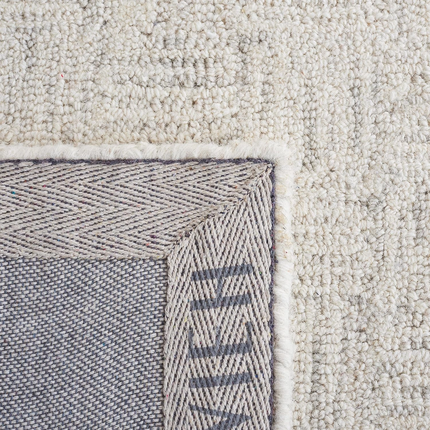 SAFAVIEH Micro-Loop Collection Runner Rug - 2'3" x 7', Light Grey & Ivory, Handmade Wool, Ideal for High Traffic Areas in Living Room, Bedroom (MLP537F)