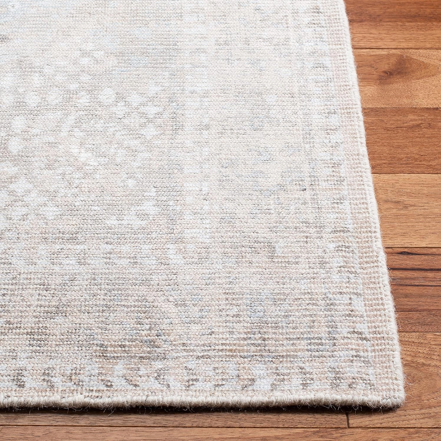 SAFAVIEH Restoration Vintage Collection Area Rug - 5' x 8', Beige & Sand, Handmade Distressed Wool & Viscose, Ideal for High Traffic Areas in Living Room, Bedroom (RVT703B)