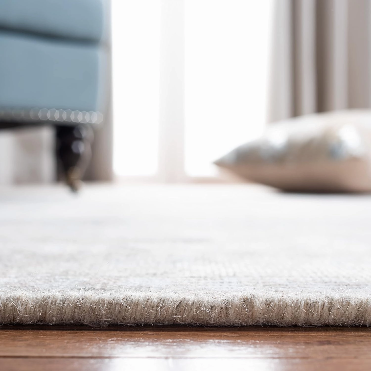 SAFAVIEH Restoration Vintage Collection Area Rug - 5' x 8', Beige & Sand, Handmade Distressed Wool & Viscose, Ideal for High Traffic Areas in Living Room, Bedroom (RVT703B)