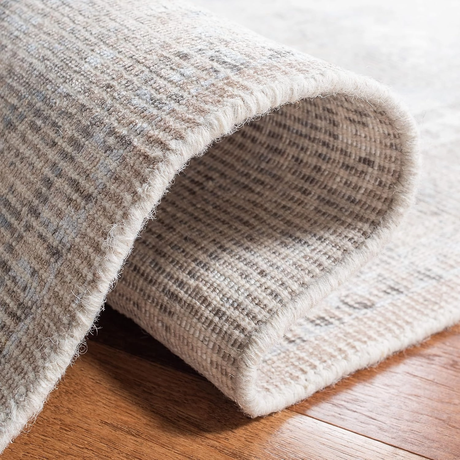 SAFAVIEH Restoration Vintage Collection Area Rug - 5' x 8', Beige & Sand, Handmade Distressed Wool & Viscose, Ideal for High Traffic Areas in Living Room, Bedroom (RVT703B)