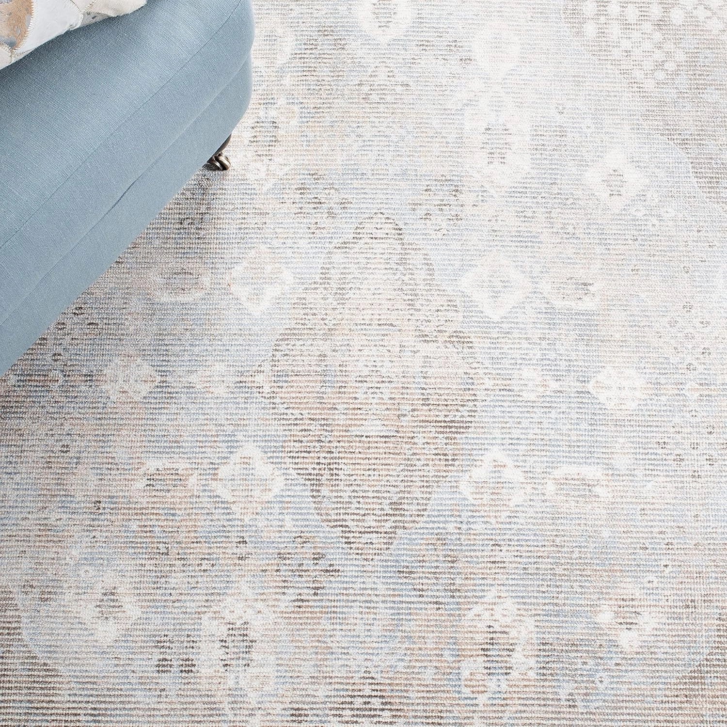 SAFAVIEH Restoration Vintage Collection Area Rug - 5' x 8', Beige & Sand, Handmade Distressed Wool & Viscose, Ideal for High Traffic Areas in Living Room, Bedroom (RVT703B)