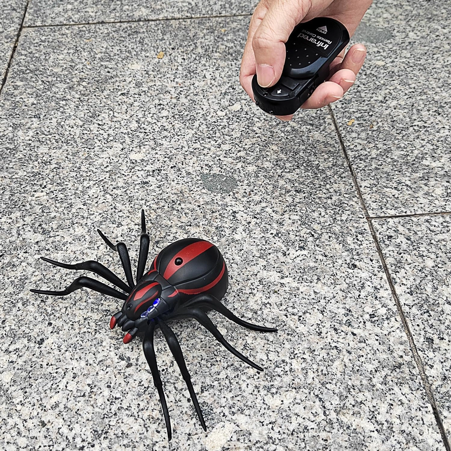 Tipmant RC Spider Toy IR Remote Control Tarantula Realistic Animal for Pets Cats Dogs Prank Toy Toddler Kids Birthday Gifts Includes Screwdriver Battery