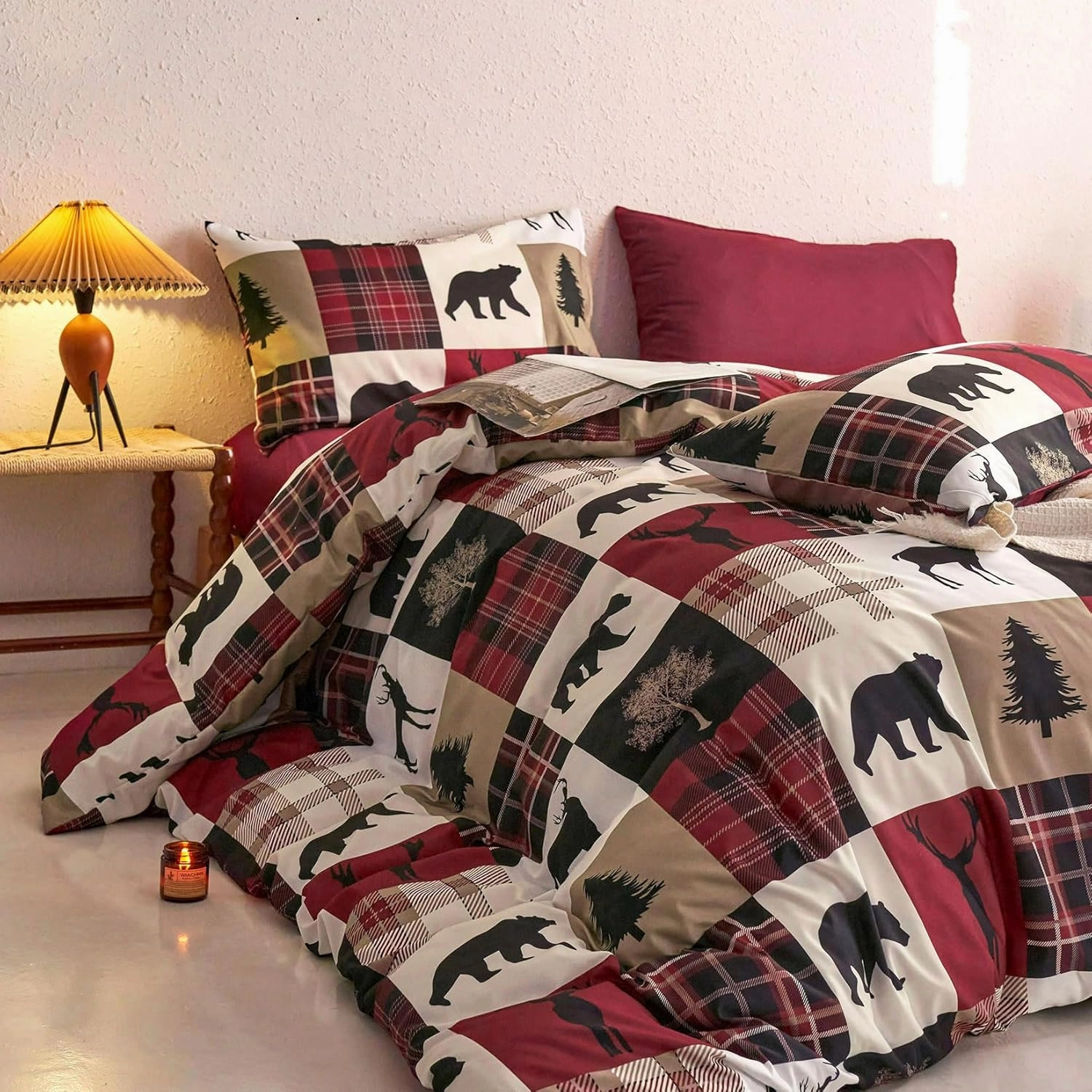 Wake In Cloud - Rustic Comforter Set, Cabin Christmas Lodge Western Country Bear Deer Moose Woodland RV Outdoor Theme, Soft Lightweight Bedding, 3 Pieces, Burgundy Black, King Size
