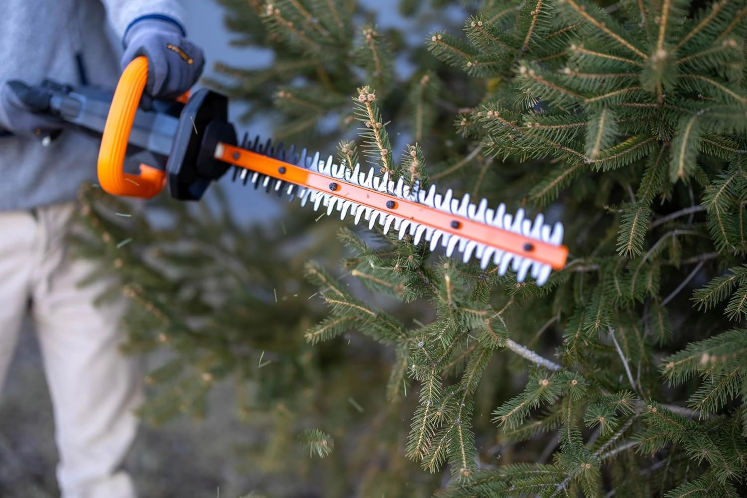 WEN 20V Max Cordless 20-Inch Hedge Trimmer with 2Ah Battery and Charger (20815)