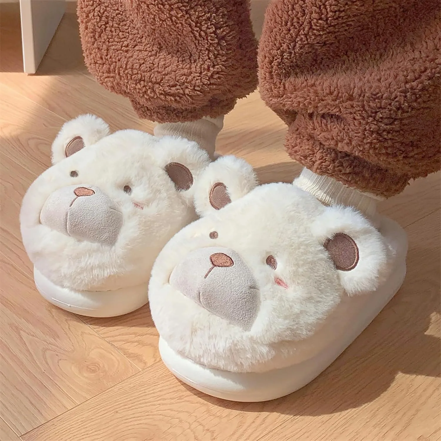 Winter home warm Baotou cotton slippers girl heart cute plush bear soft bottom slippers.