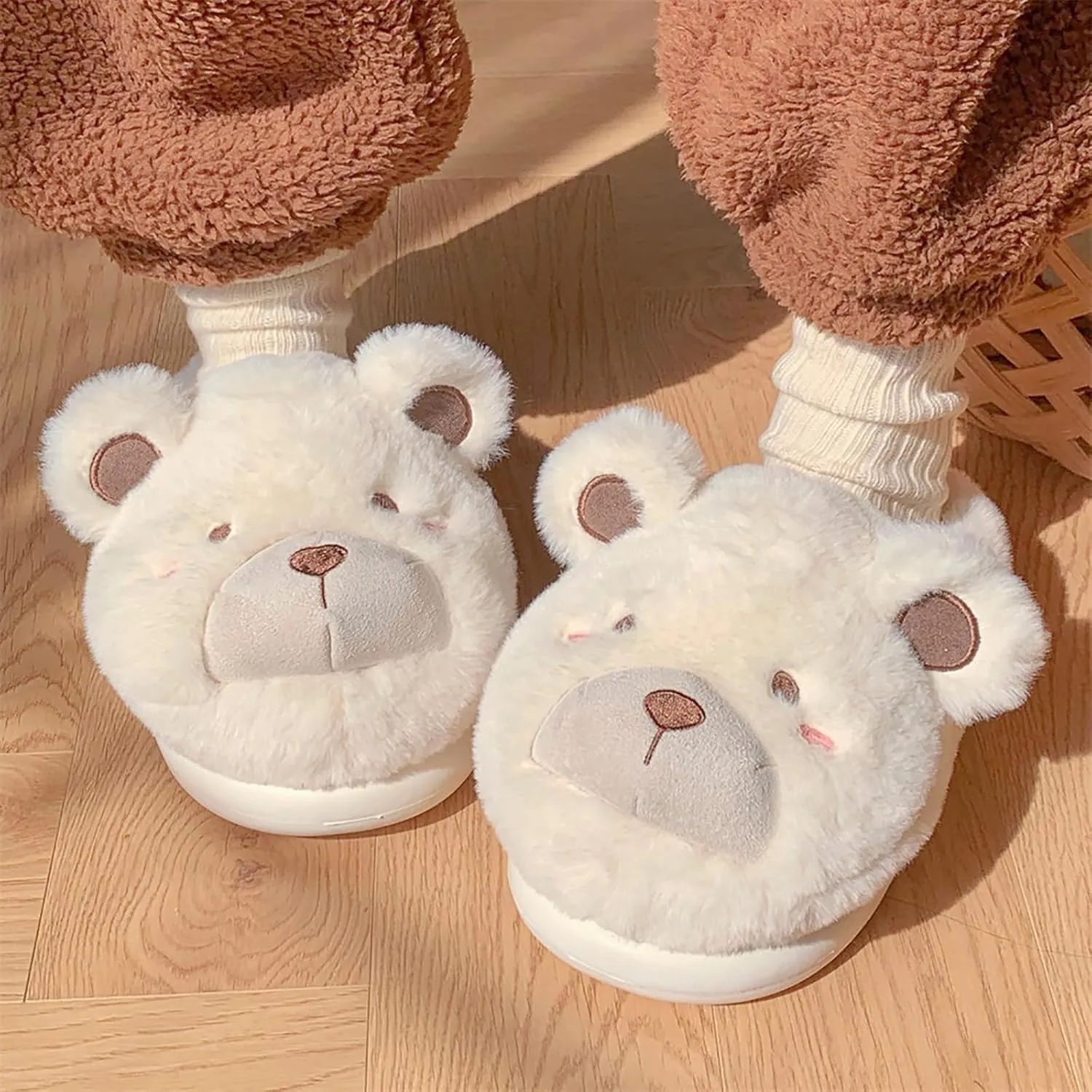 Winter home warm Baotou cotton slippers girl heart cute plush bear soft bottom slippers.