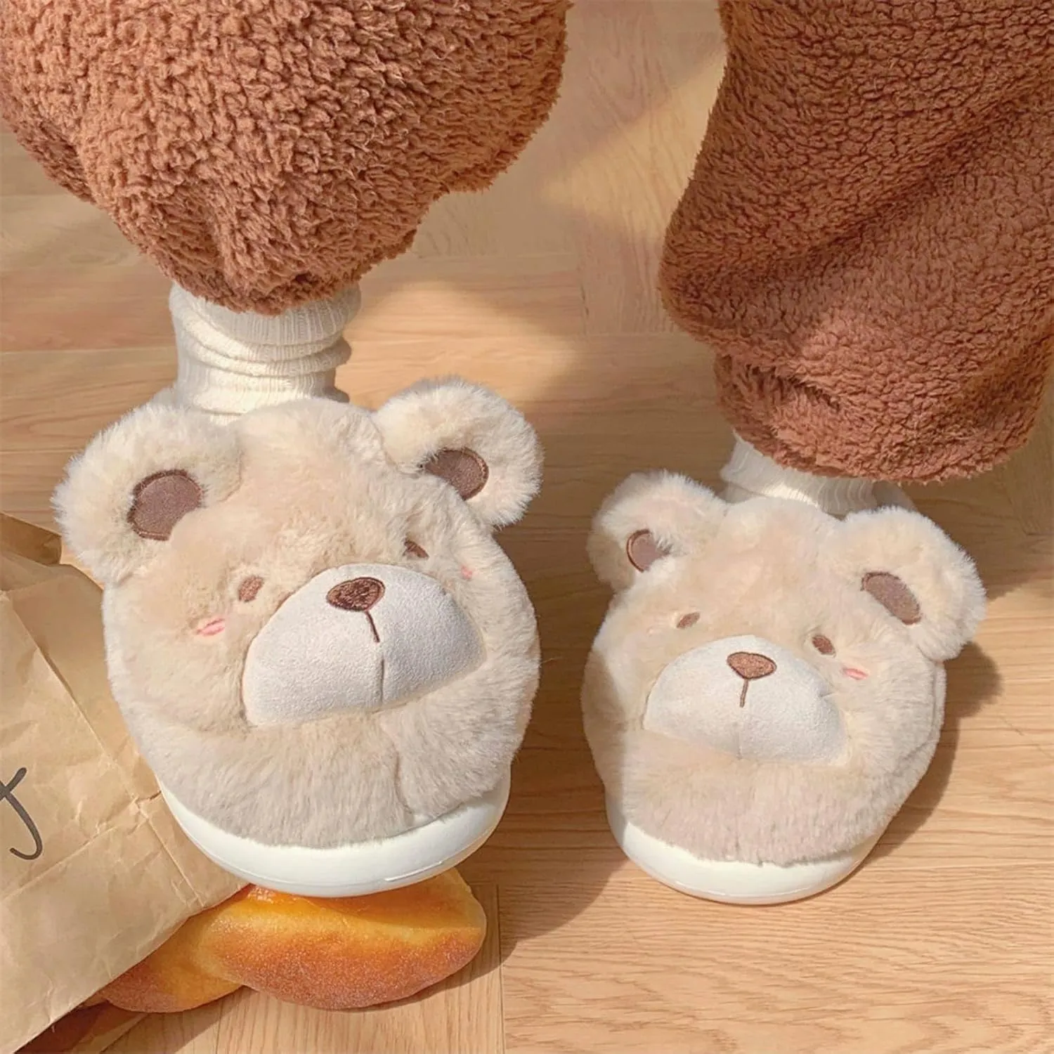 Winter home warm Baotou cotton slippers girl heart cute plush bear soft bottom slippers.
