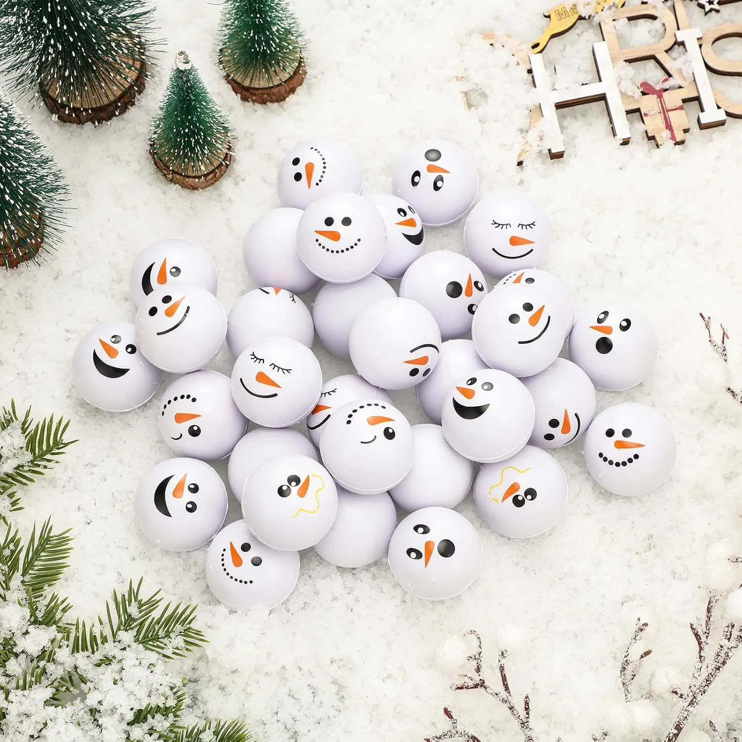 Zhanmai 32 Pcs Christmas Stress Balls Snowmen Stress Toy Bulk Snowball Face Small Foam Toy Crafts for Winter Christmas Game Decorations Stocking Stuffers Goodie Bag Fillers Classroom Gift (2.5 Inch)